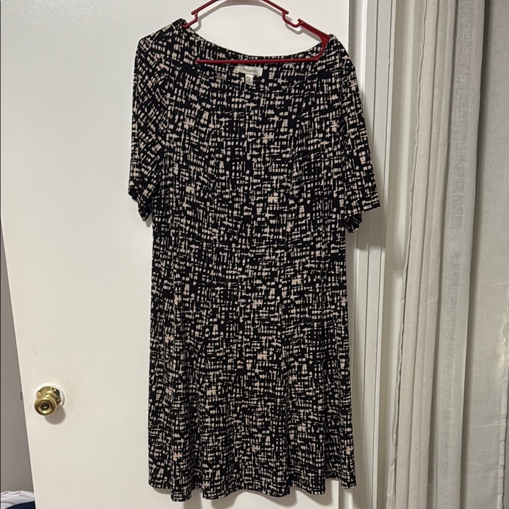 Elegant Black and White Patterned Dress